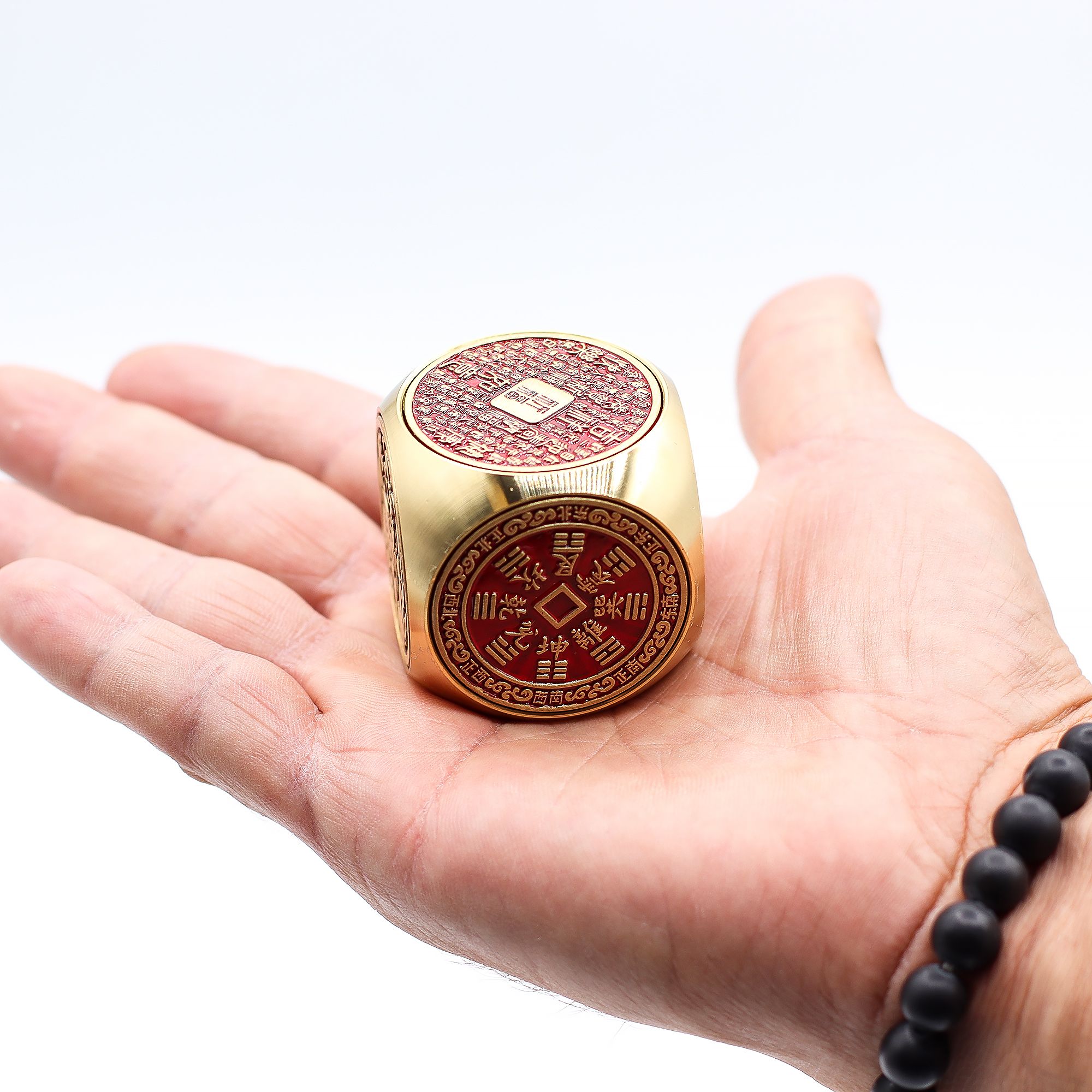 Fortuna Feng Shui - Cubo de Prosperidad Rojo y Latón - Plano - Imagen 3