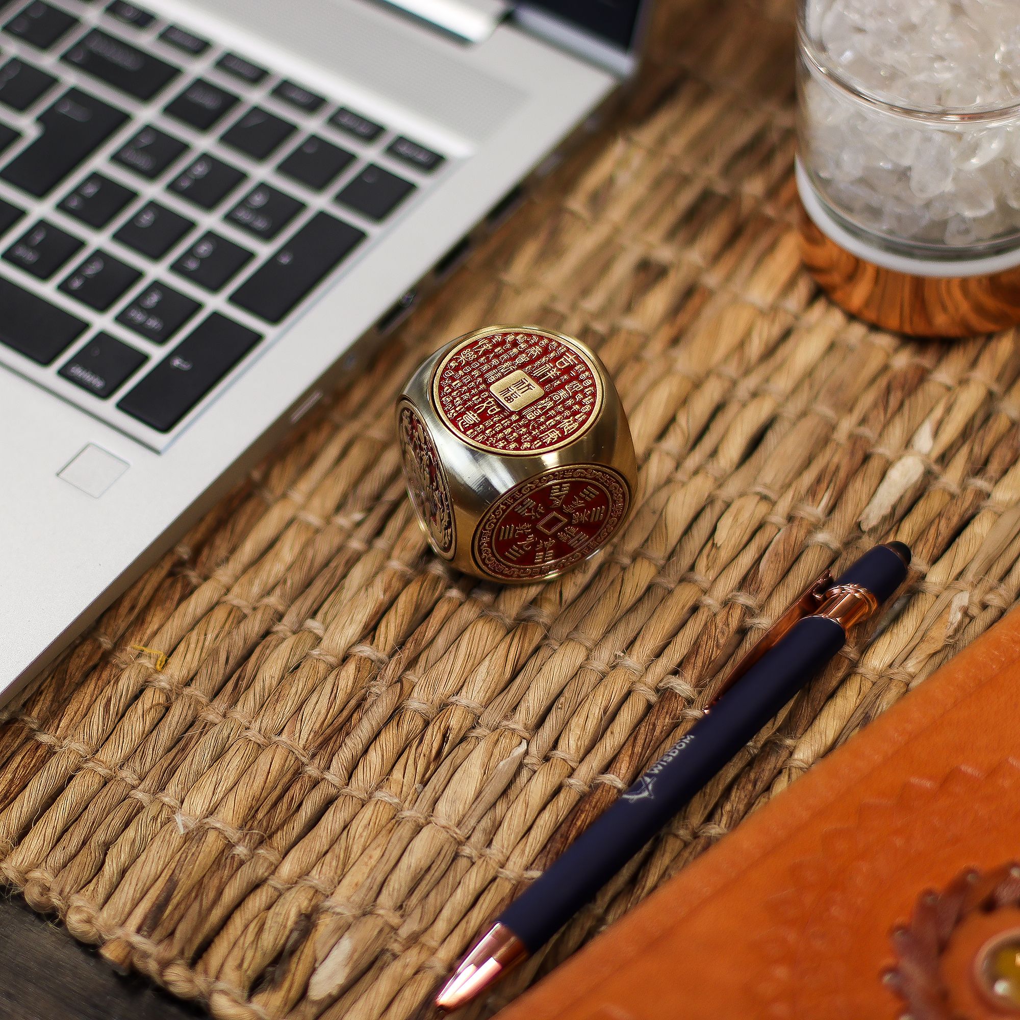 Fortuna Feng Shui - Cubo de Prosperidad Rojo y Latón - Plano - Imagen 4