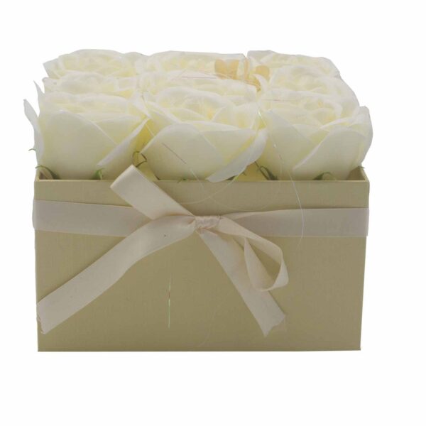 Caja de Regalo - Flor de Jabón  9 Rosas Crema - cuadrado - Imagen 3