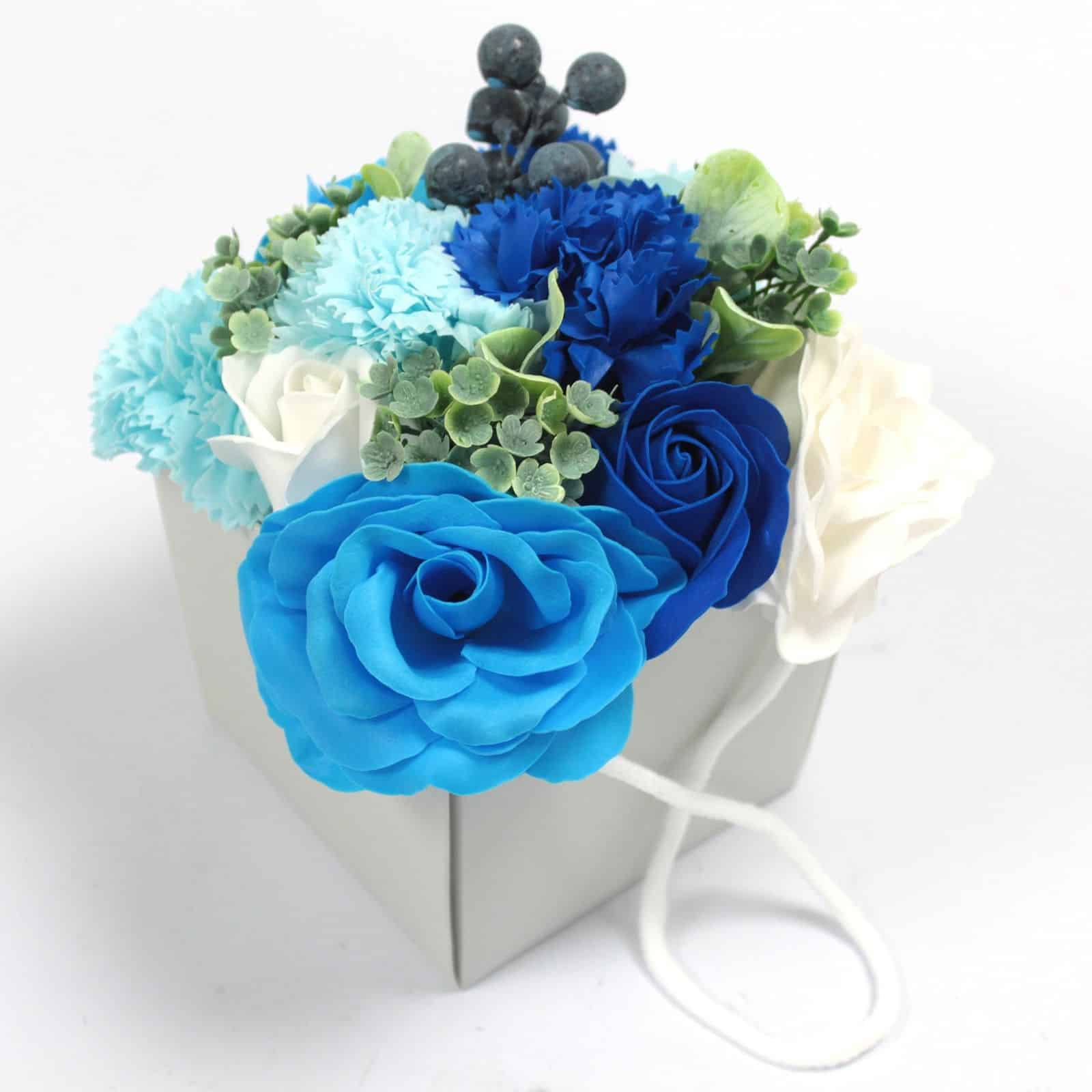 Bouquet Flores Jabón-Rosas Azules y clavel - Imagen 4