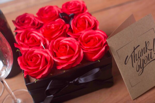 Caja de Regalo - Flor de Jabón  9 Rosas rojo - cuadrado - Imagen 9