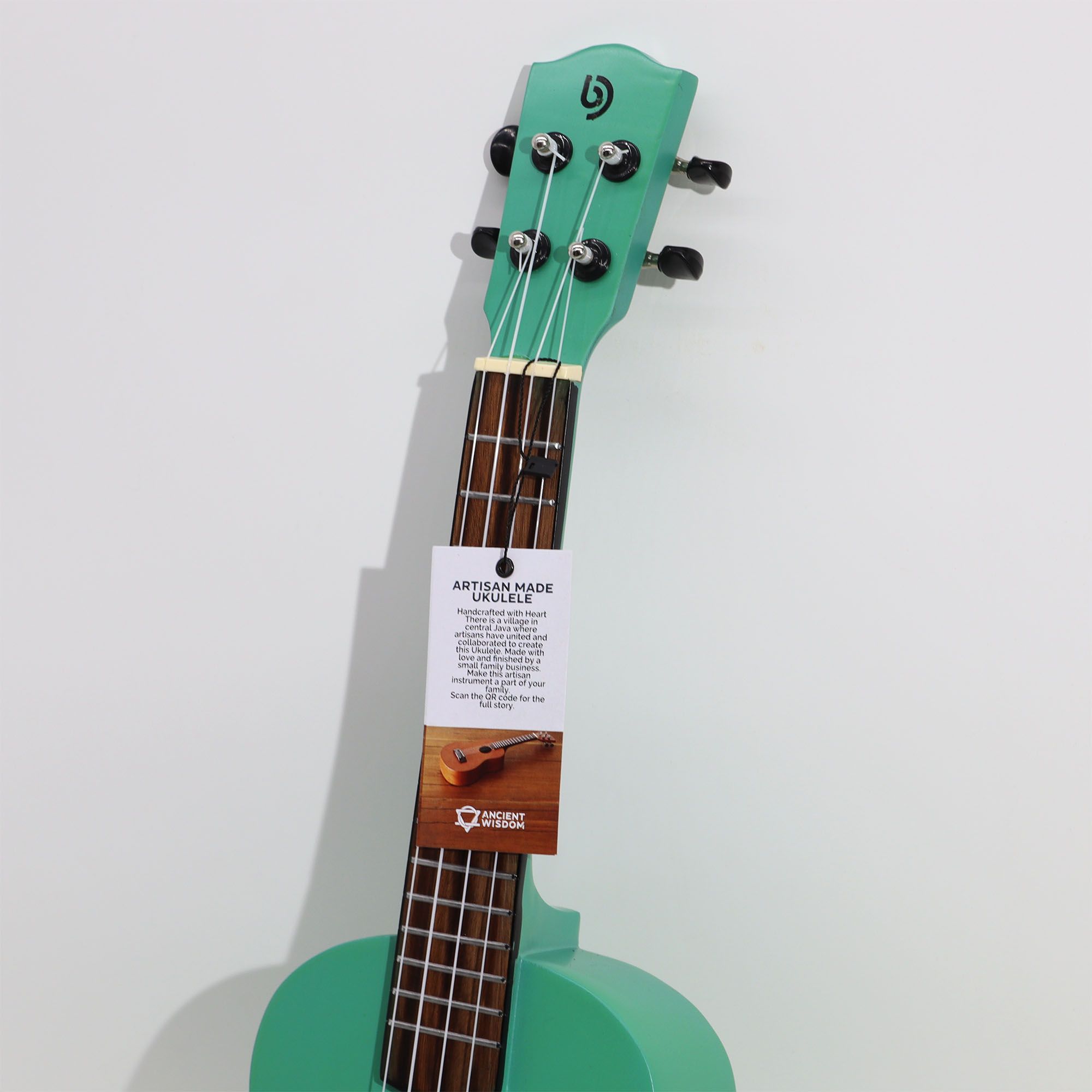 Ukelele Artesanal - Acabado Natural Clásico (4 Cuerdas) - Imagen 3