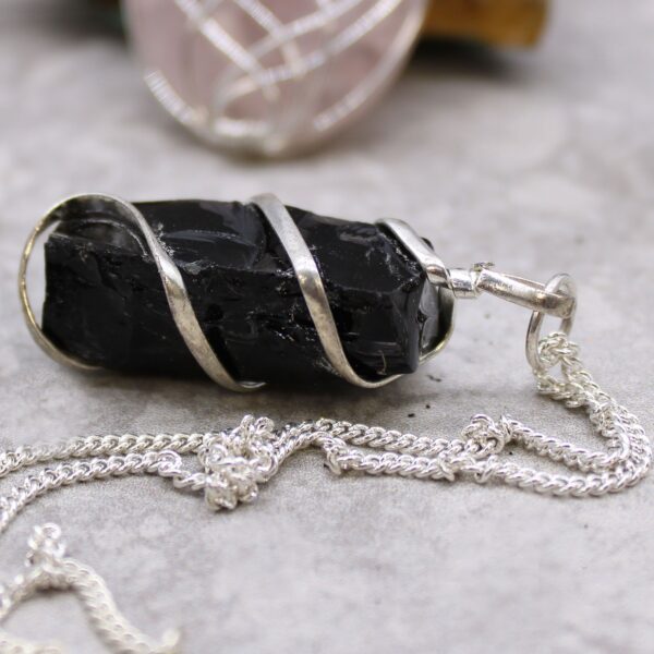 Collar de Piedras Preciosas Envueltas en Cascada - Ónix Negro en bruto - Imagen 2