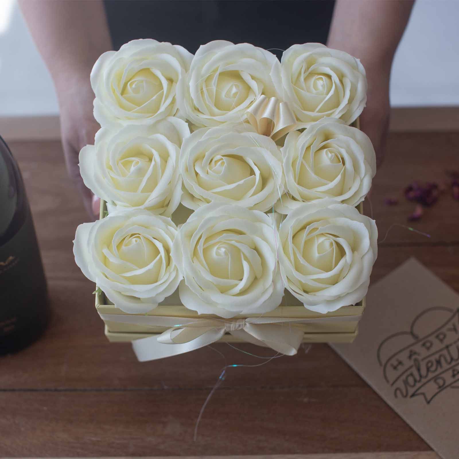 Caja de Regalo - Flor de Jabón  9 Rosas Crema - cuadrado - Imagen 10