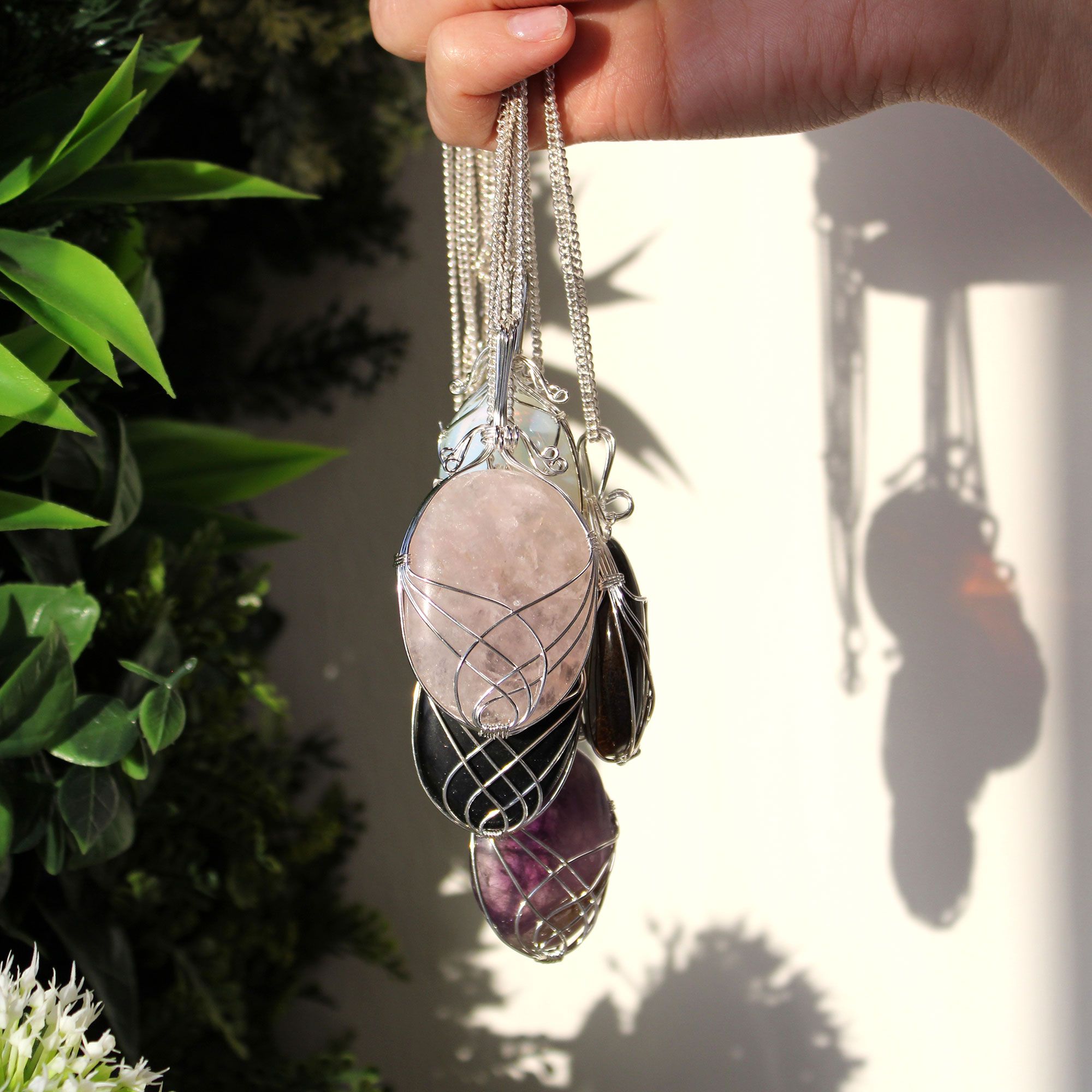 Collar de Piedras Preciosas Envueltas en Cascada - Cuarzo Rosa en bruto - Imagen 3