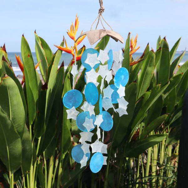Campanas de viento de coco y capiz - Estrellas azules y blancas - 30 cm - Imagen 2