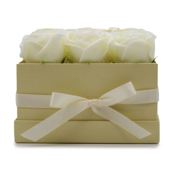 Caja de Regalo - Flor de Jabón  9 Rosas Crema - cuadrado - Imagen 5