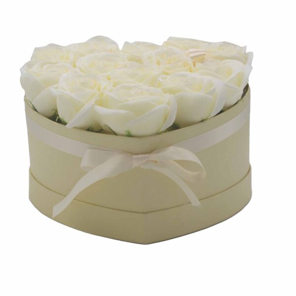 Caja de Regalo - Flor de Jabón  13 Rosas Crema - corazon - Imagen 4