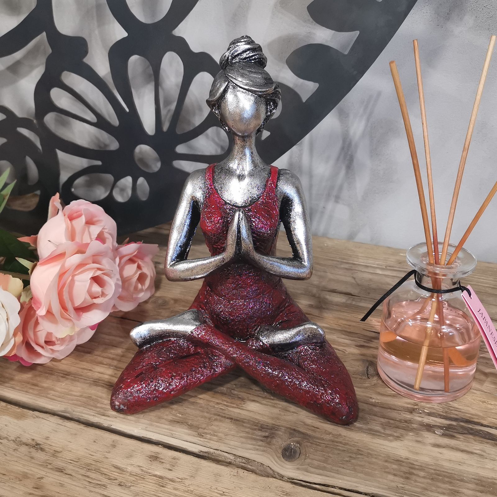 Yoga Lady Figure - Silver & Bordeaux 24cm - Imagen 3