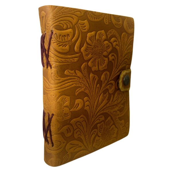 Cuaderno de cuero con relieve – Patrón floral en tono beige –  17.8×12.7 cm - Imagen 3