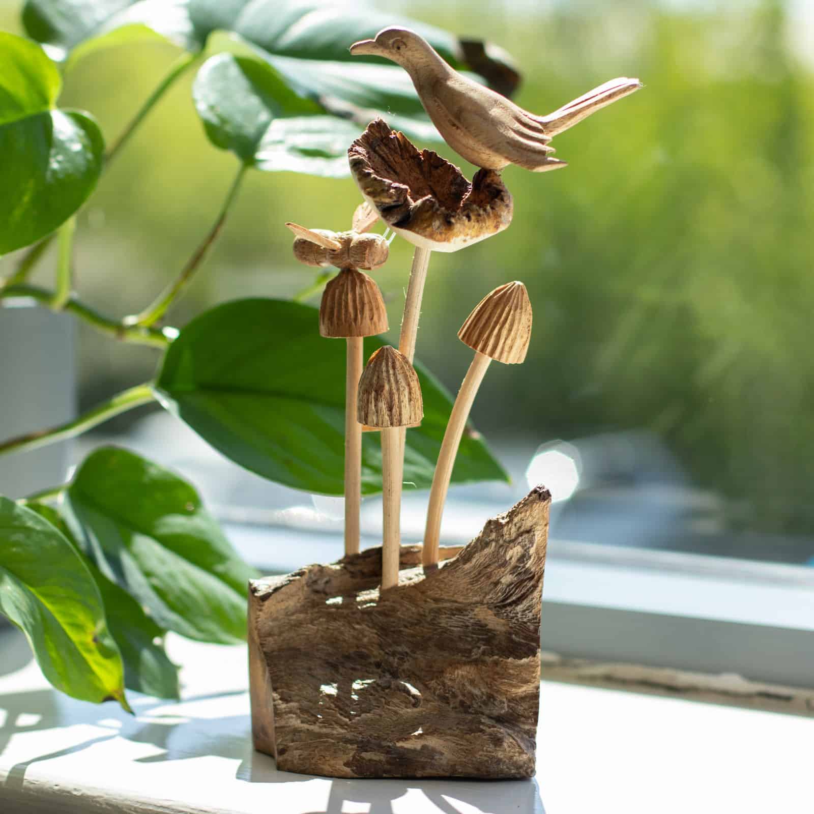 Talla de arte en madera parásita hecha a mano - Pájaro y abeja sobre hongos - Imagen 3