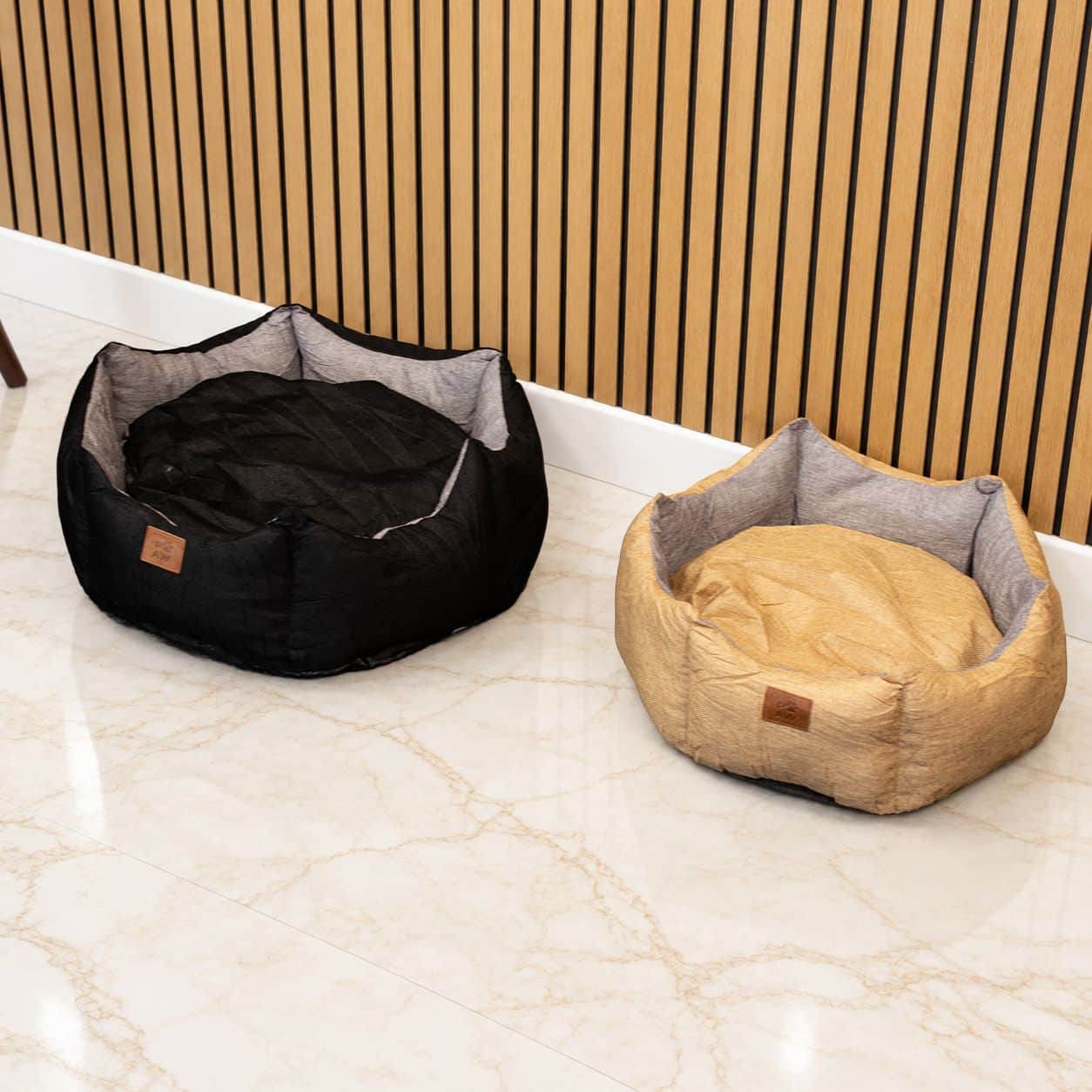 Cama para mascotas – Mediana Corona Real – Arena y Gris – 50 × 50 × 26 cm - Imagen 2